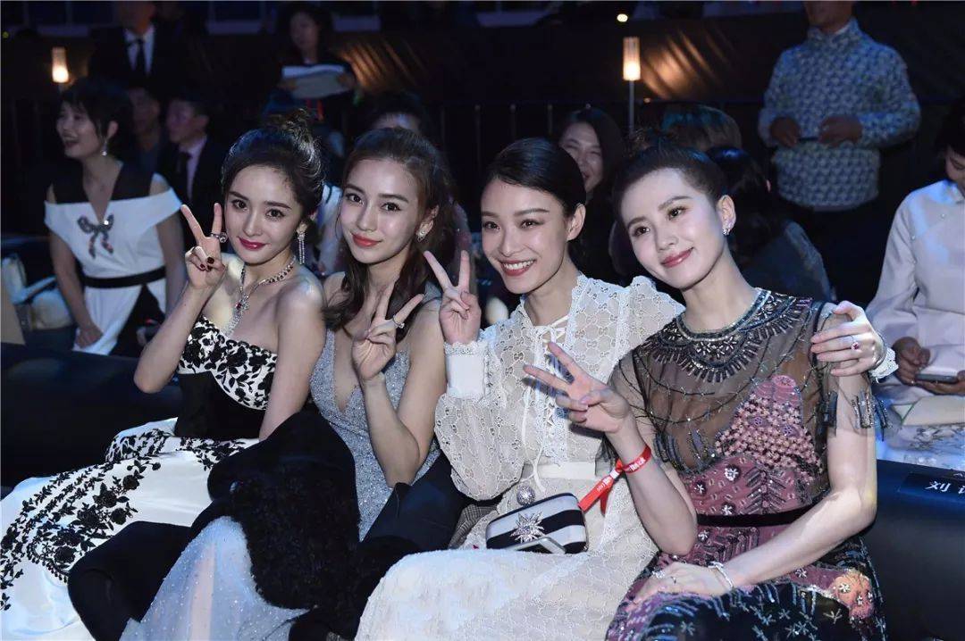 倪妮各类造型惊艳大秀事业线!谋女郎魔鬼身材性感火辣-2 倪妮各类造型惊艳大秀事业线!谋女郎魔鬼身材性感火辣