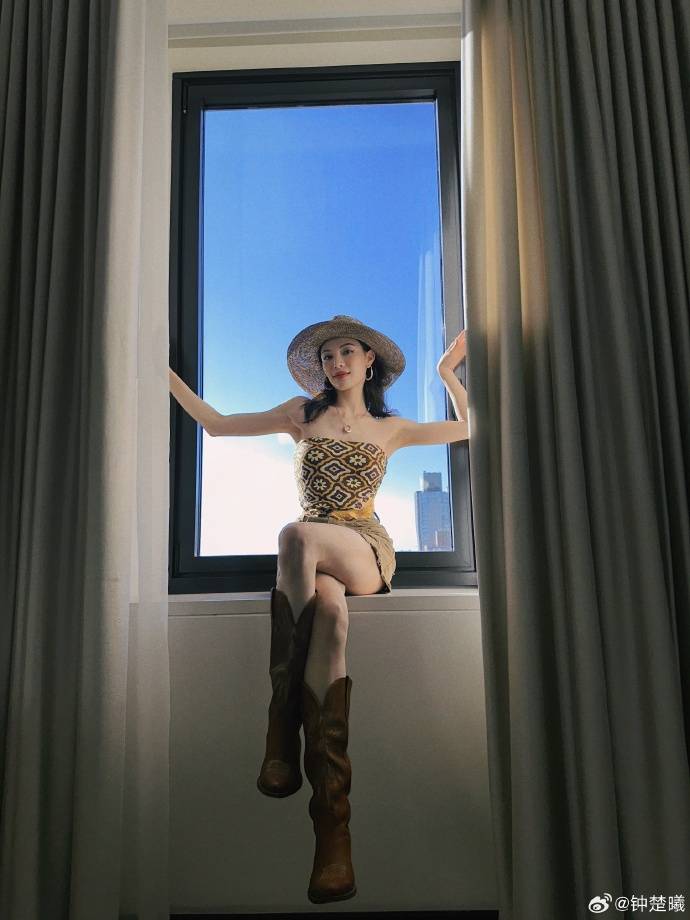 钟楚曦最新妖艳写真露出事业线!肤白貌美曼妙身材太性感撩人-3 钟楚曦最新妖艳写真露出事业线!肤白貌美曼妙身材太性感撩人
