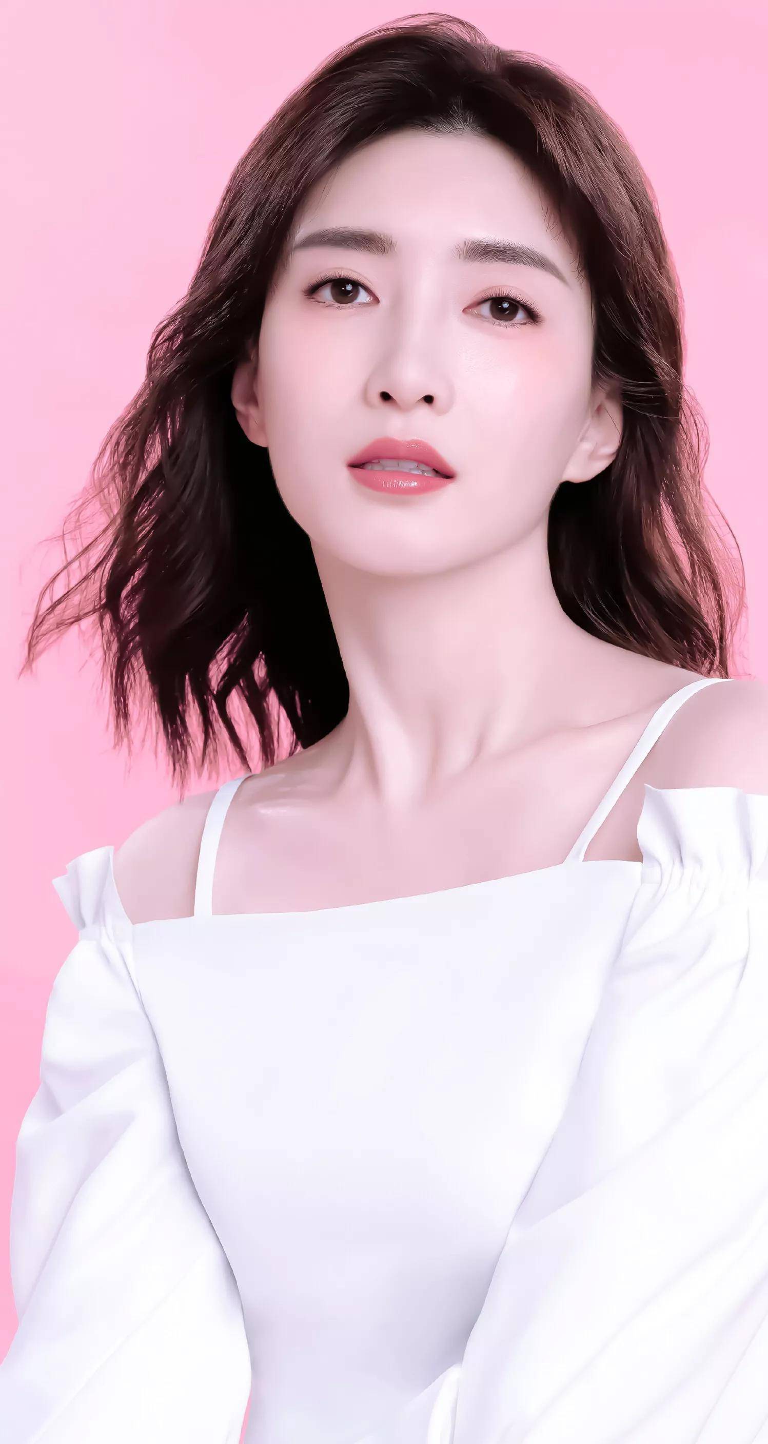 江疏影写真露出事业线！她肤白貌美大长腿性感撩人-6
