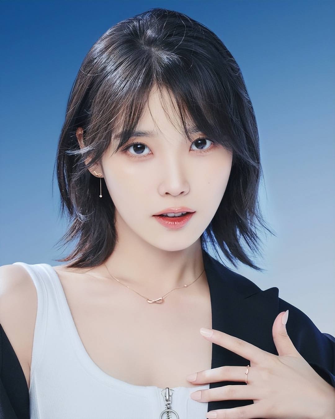 韩国女星李知恩能歌善舞很惊艳！肤白貌美大长腿国民妹妹-7