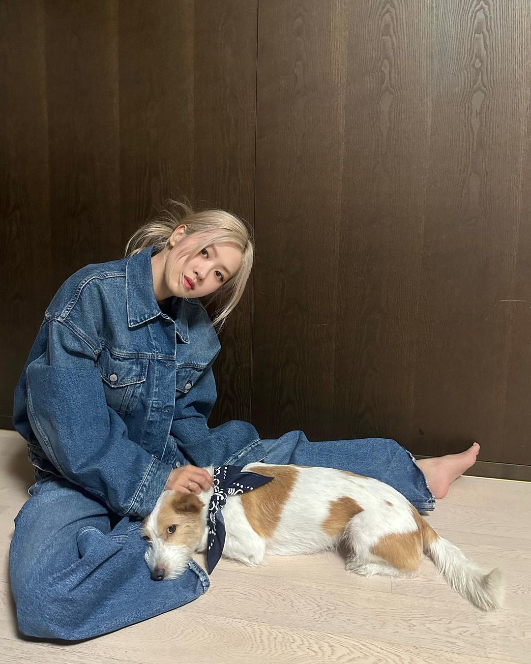 一整套直接穿上,时髦没话说:明星、时尚潮人都在穿牛仔套装