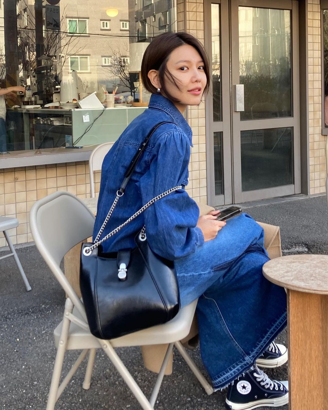 一整套直接穿上,时髦没话说:明星、时尚潮人都在穿牛仔套装