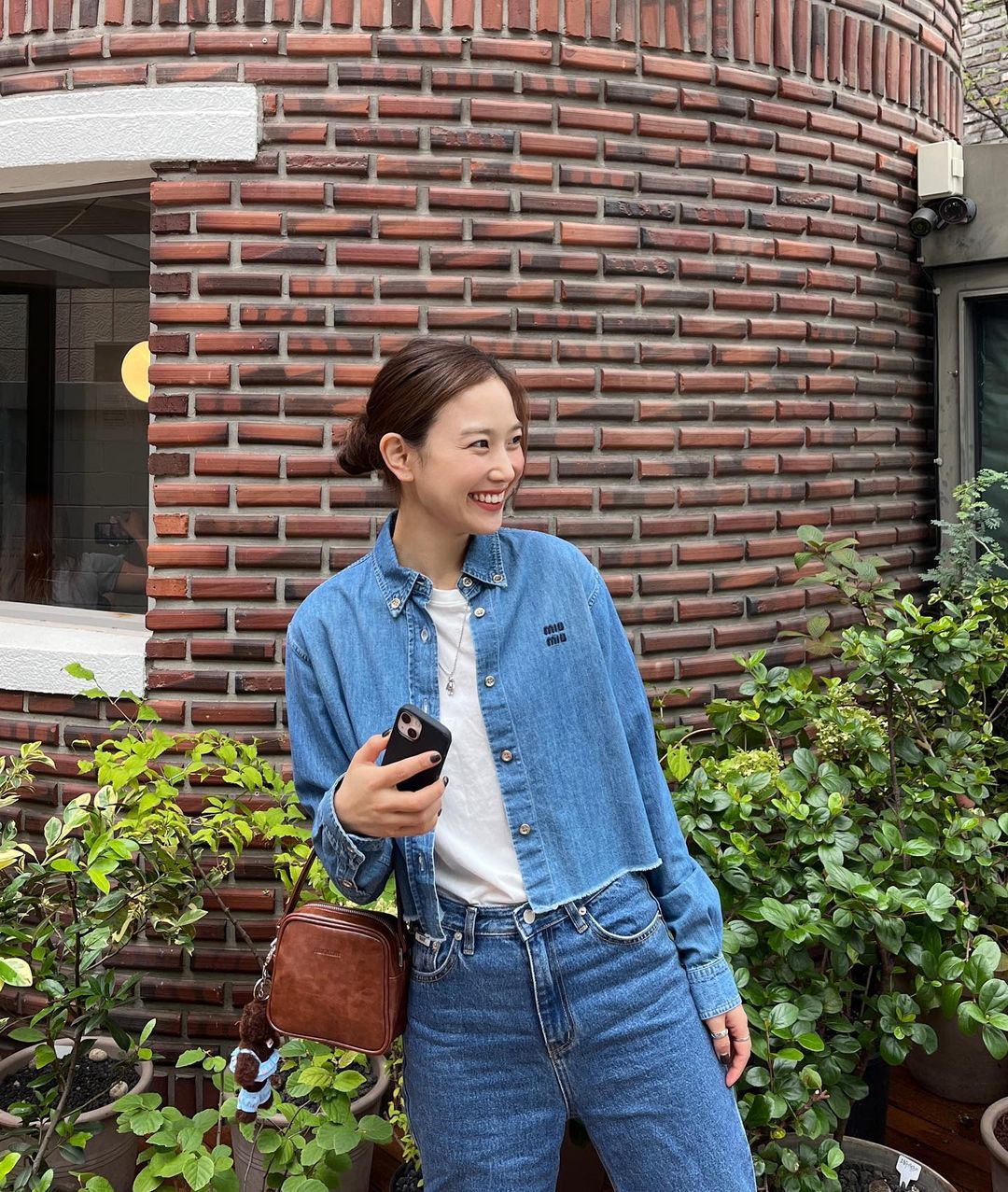 一整套直接穿上,时髦没话说:明星、时尚潮人都在穿牛仔套装