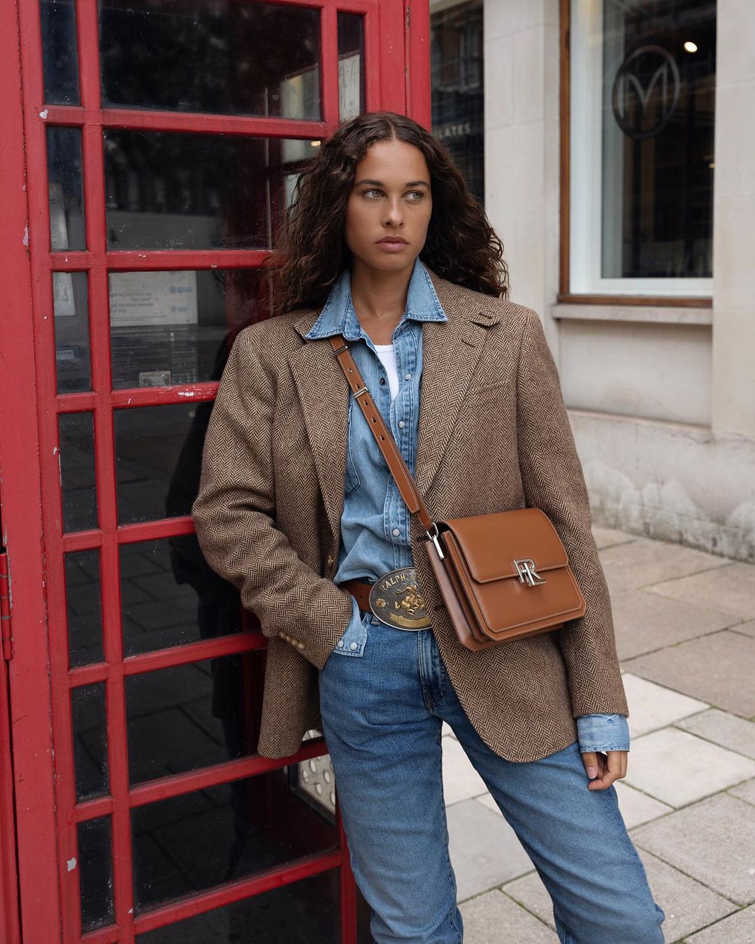 一整套直接穿上,时髦没话说:明星、时尚潮人都在穿牛仔套装