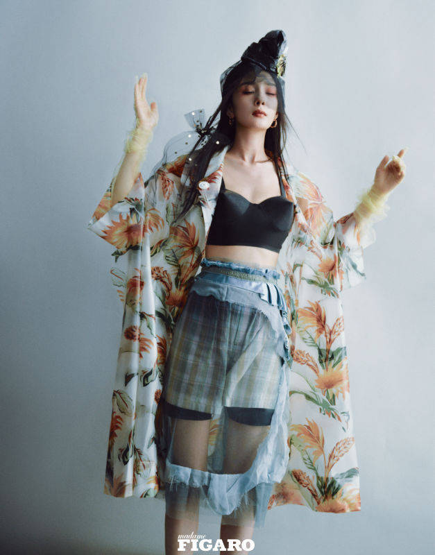 杨幂性感写真大秀事业线!肤白貌美大长腿美得让人窒息-5 杨幂性感写真大秀事业线!肤白貌美大长腿美得让人窒息