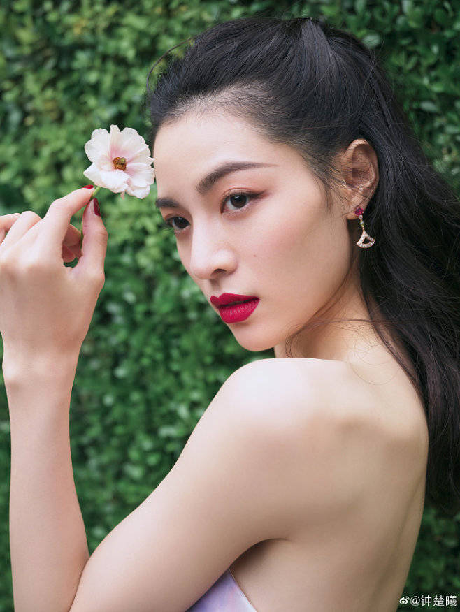 钟楚曦穿抹胸礼服大秀傲人曲线!肤白貌美性感撩人-3 钟楚曦穿抹胸礼服大秀傲人曲线!肤白貌美性感撩人