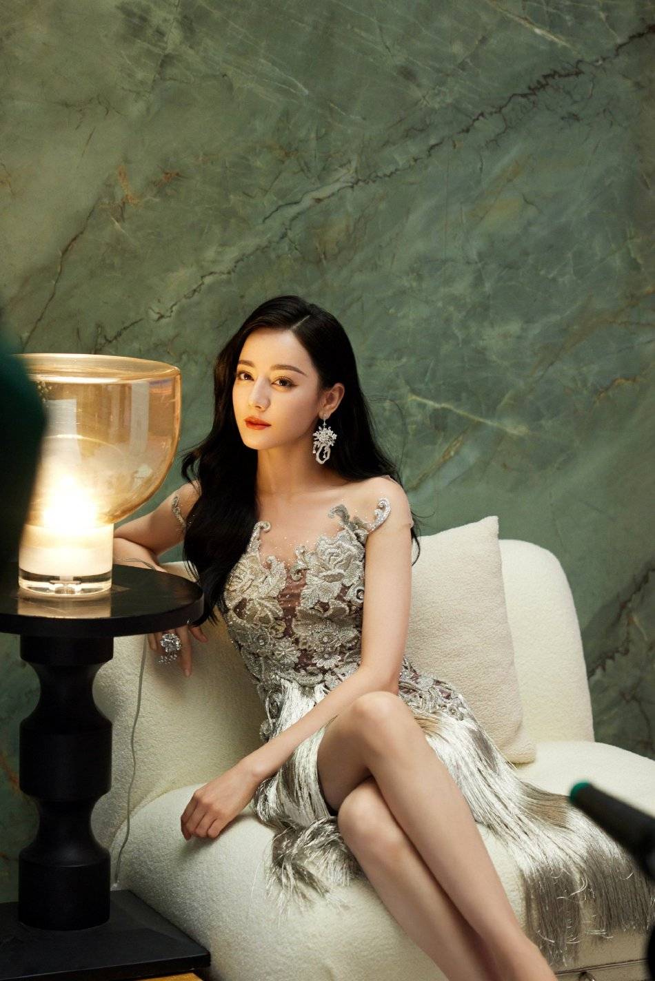 迪丽热巴如公主翩然起舞仙气飘逸！她肤白貌美大长腿性感撩人-8