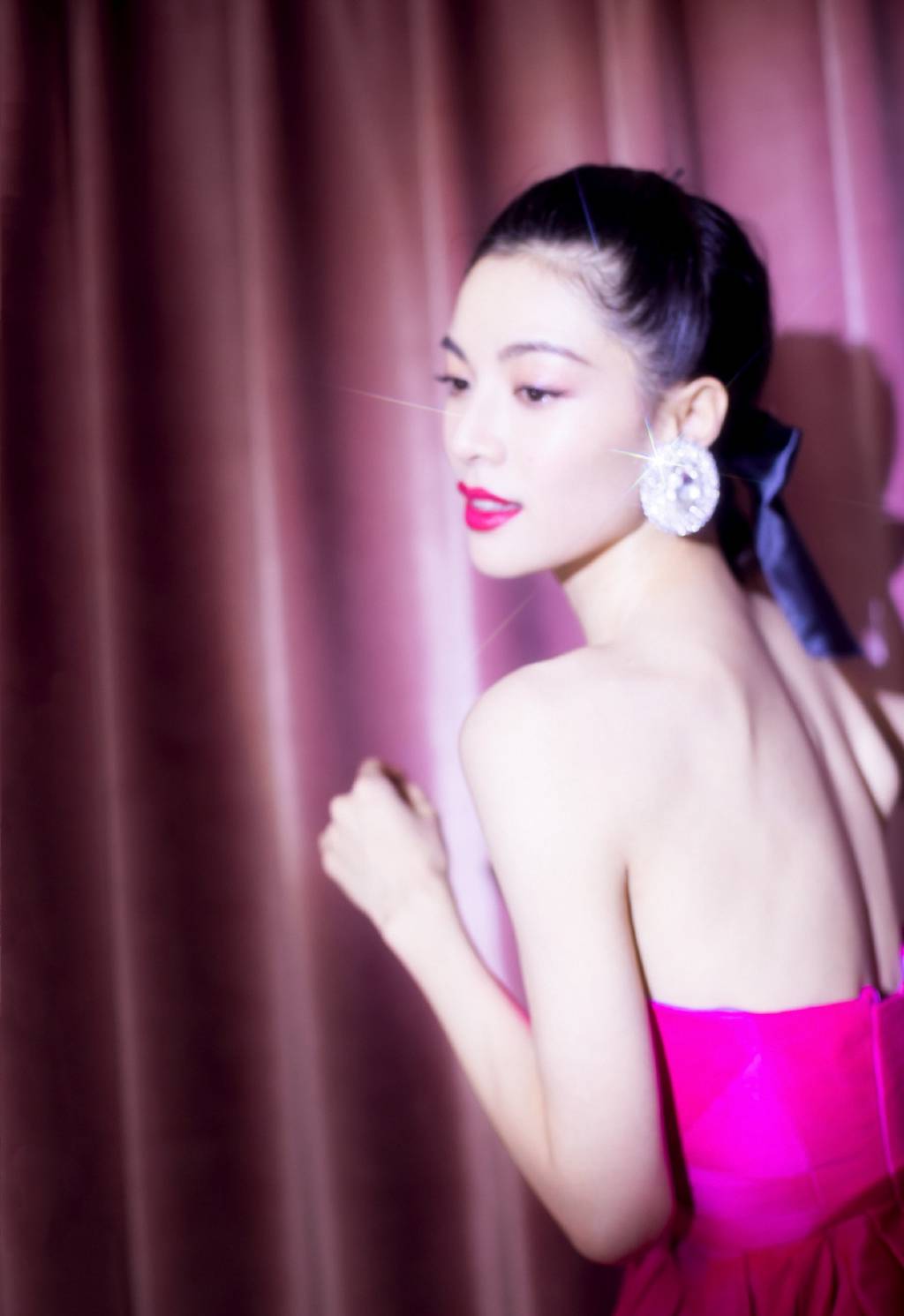 钟楚曦穿抹胸礼服大秀傲人曲线!肤白貌美性感撩人-7 钟楚曦穿抹胸礼服大秀傲人曲线!肤白貌美性感撩人