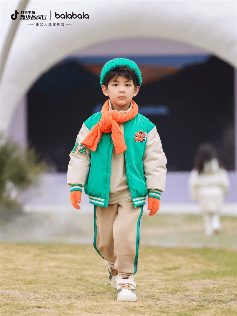 巴拉巴拉上演“给冬天松个绑”大秀,引领儿童冬日风尚-12 巴拉巴拉上演“给冬天松个绑”大秀,引领儿童冬日风尚