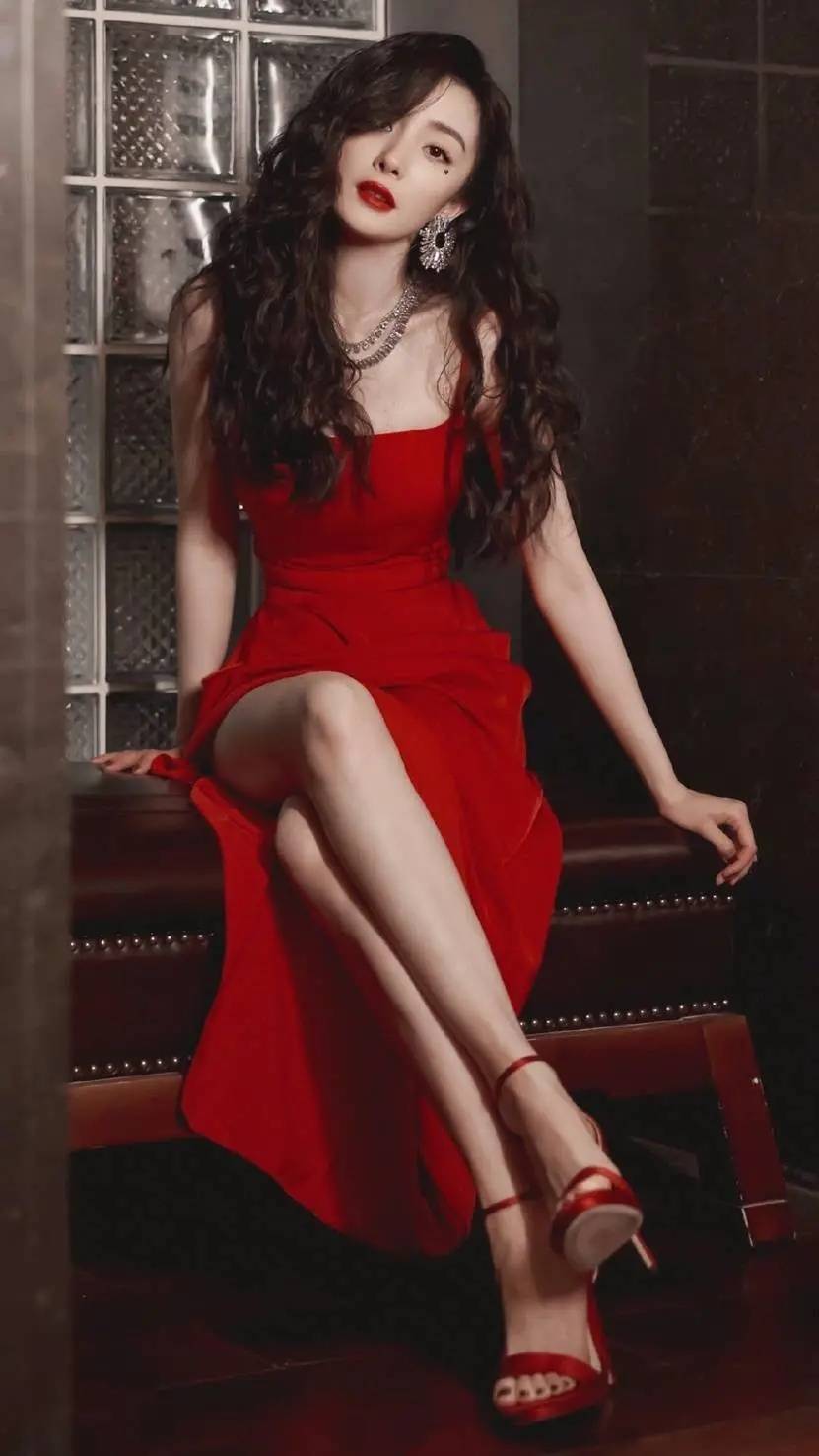 杨幂性感写真大秀事业线!肤白貌美大长腿美得让人窒息-1 杨幂性感写真大秀事业线!肤白貌美大长腿美得让人窒息