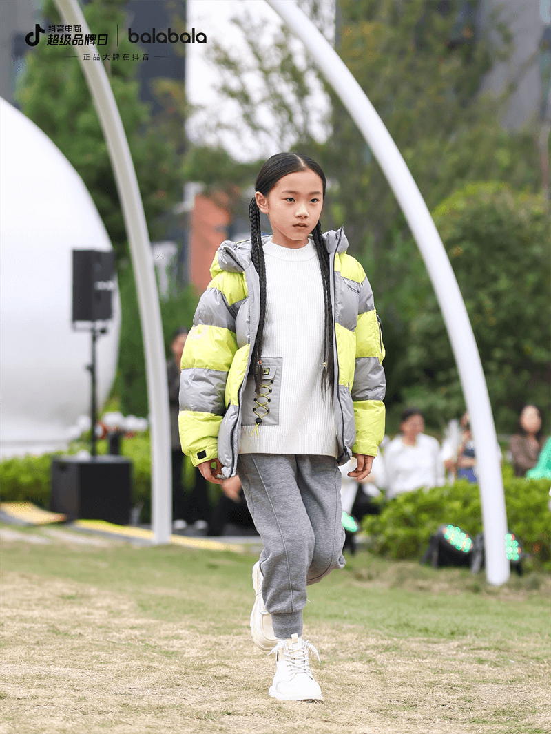 巴拉巴拉上演“给冬天松个绑”大秀,引领儿童冬日风尚-13 巴拉巴拉上演“给冬天松个绑”大秀,引领儿童冬日风尚