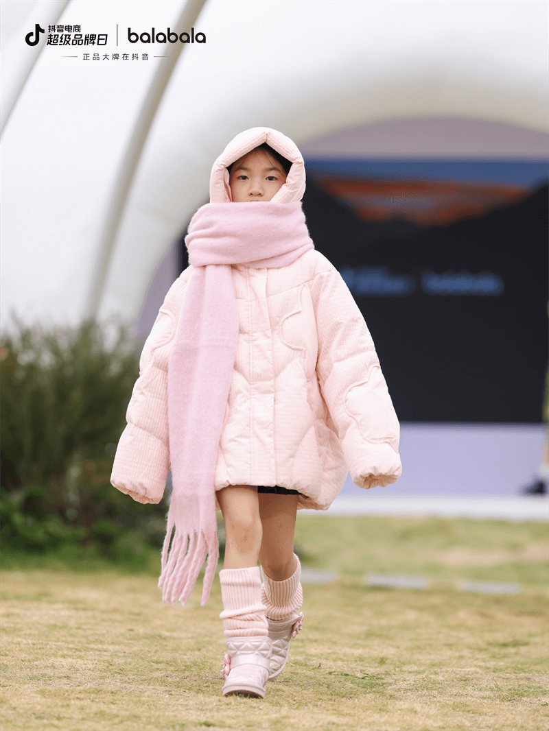 巴拉巴拉上演“给冬天松个绑”大秀,引领儿童冬日风尚-11 巴拉巴拉上演“给冬天松个绑”大秀,引领儿童冬日风尚
