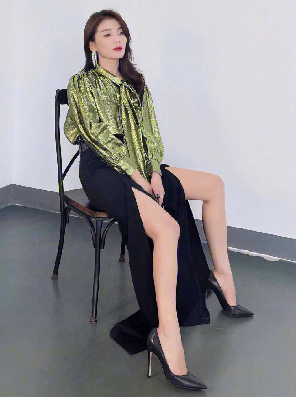 “国民贤妻”刘涛性感优雅兼备！风情万种美得让人窒息-11