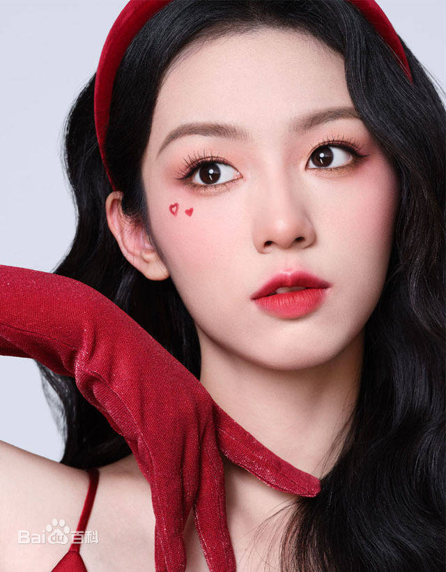 周也代言写真露出白皙香肩！身材曼妙肌肤娇嫩太美了-3