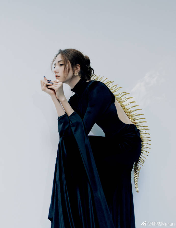 “苏妲己”娜然背着金刺露出大长腿!混血美女性感妖艳太有魅力-8 “苏妲己”娜然背着金刺露出大长腿!混血美女性感妖艳太有魅力