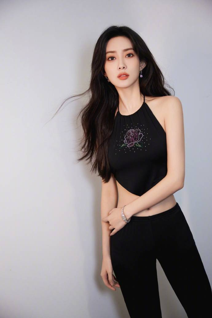 孟子义发露背性感写真！曼妙身材太惊艳-3