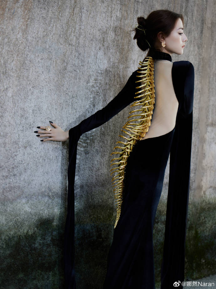 “苏妲己”娜然背着金刺露出大长腿!混血美女性感妖艳太有魅力-5 “苏妲己”娜然背着金刺露出大长腿!混血美女性感妖艳太有魅力