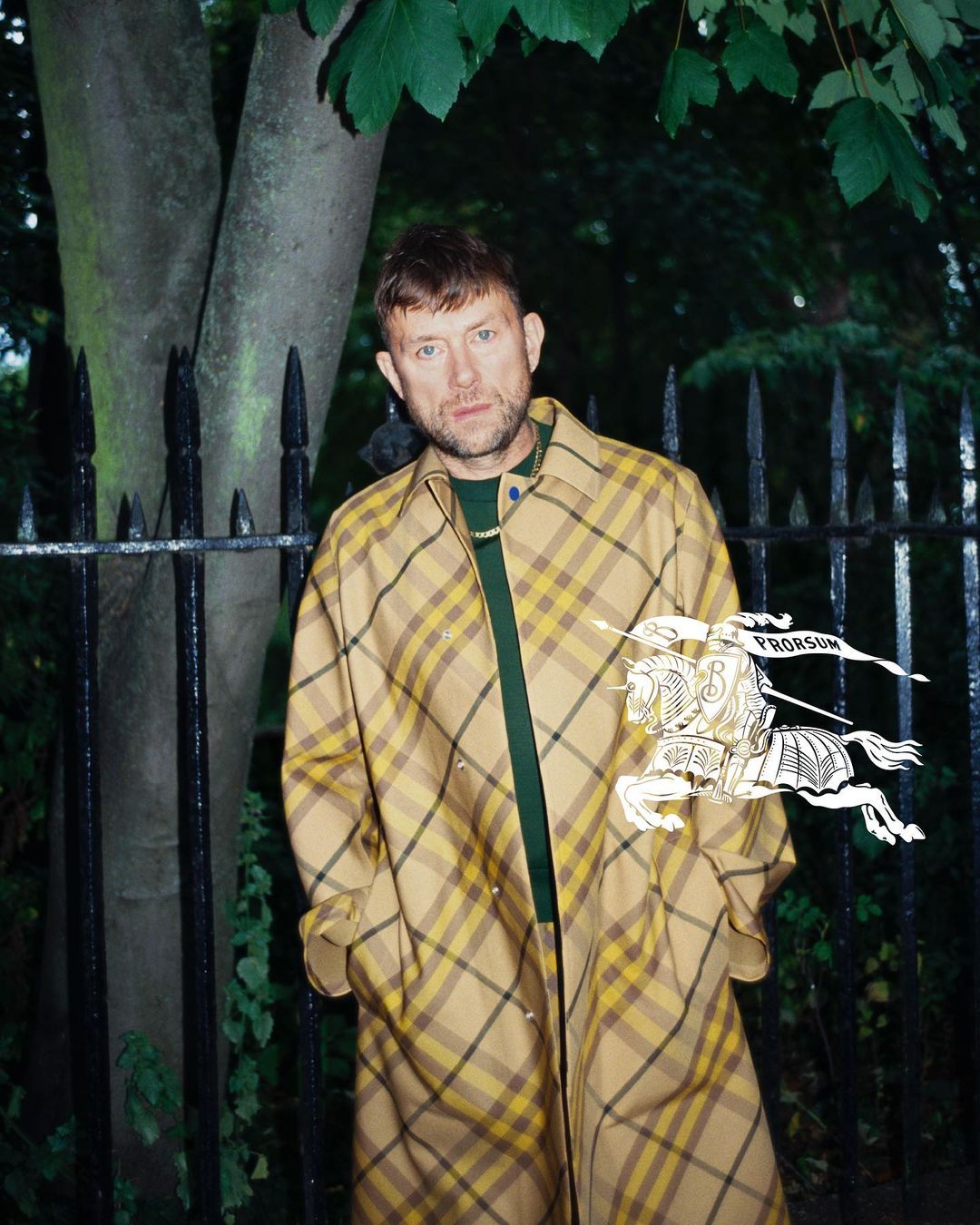 原来绿格纹是这么优雅!全智贤和孙兴民以绿格纹呈现Burberry英伦风的迷人样貌-7 原来绿格纹是这么优雅!全智贤和孙兴民以绿格纹呈现Burberry英伦风的迷人样貌