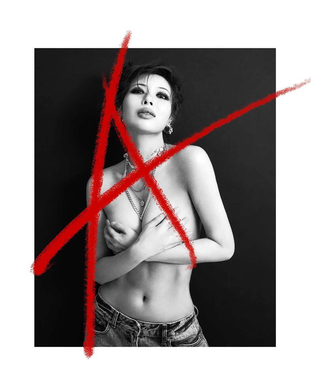泫雅大胆尝试miu miu内裤外穿风格,新歌《Attitude》造型辣出新高度!-7 泫雅大胆尝试miu miu内裤外穿风格,新歌《Attitude》造型辣出新高度!