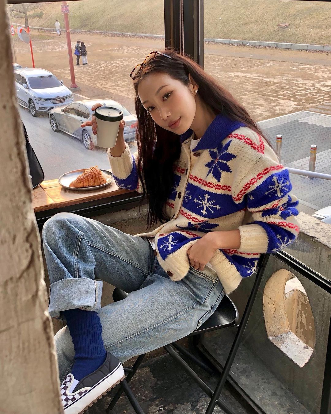 冬季适合来一件费尔岛毛衣,难怪韩国女生每个人都有一件