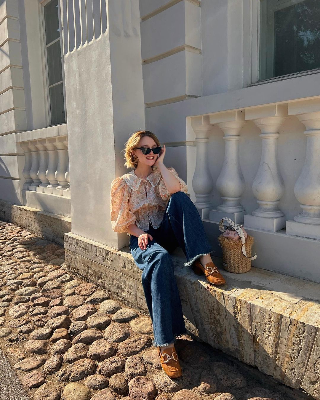 贝蕾帽、珍珠项链和缤纷大衣，俄罗斯女生Daria Primula穿出了复古文艺气息