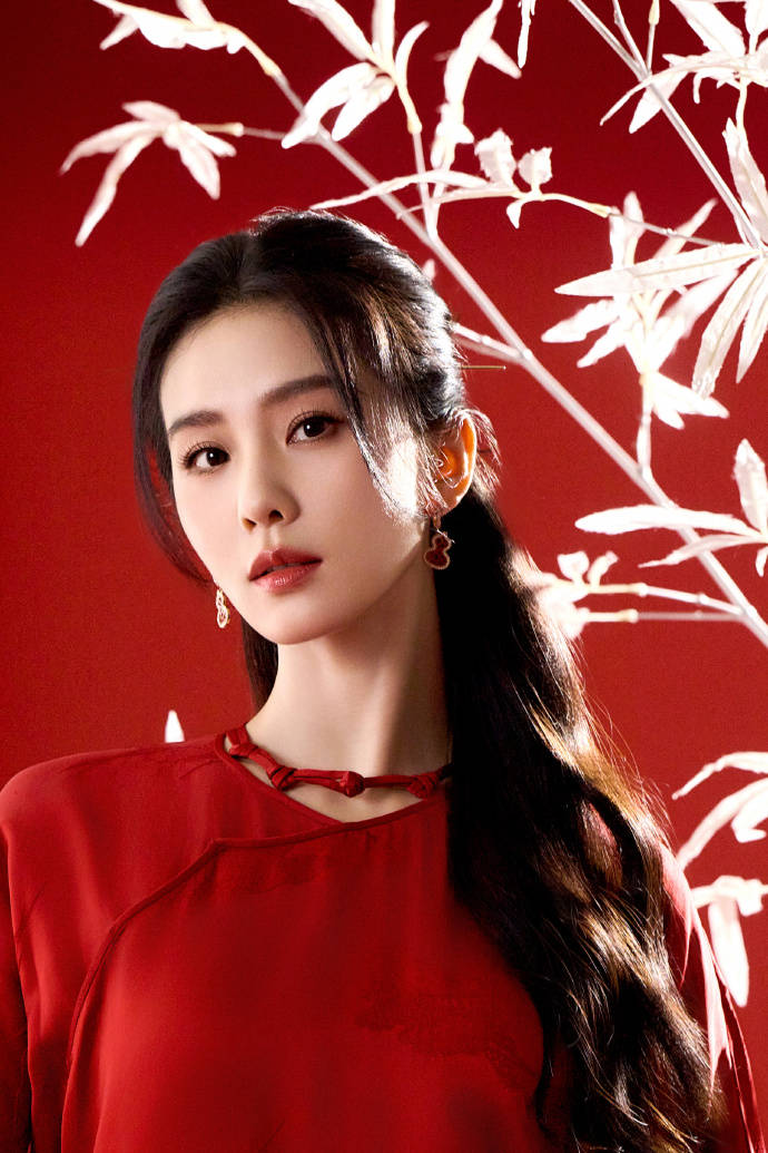 刘诗诗一袭红衣国色天姿好妩媚！她历年古装造型更美爆了-1