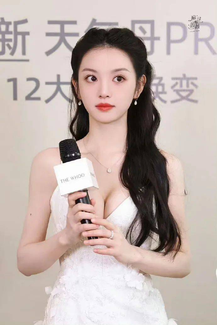 田曦薇甜妹变性感御姐?网友惊呼穿爆乳礼服太火辣!-5 田曦薇甜妹变性感御姐?网友惊呼穿爆乳礼服太火辣!