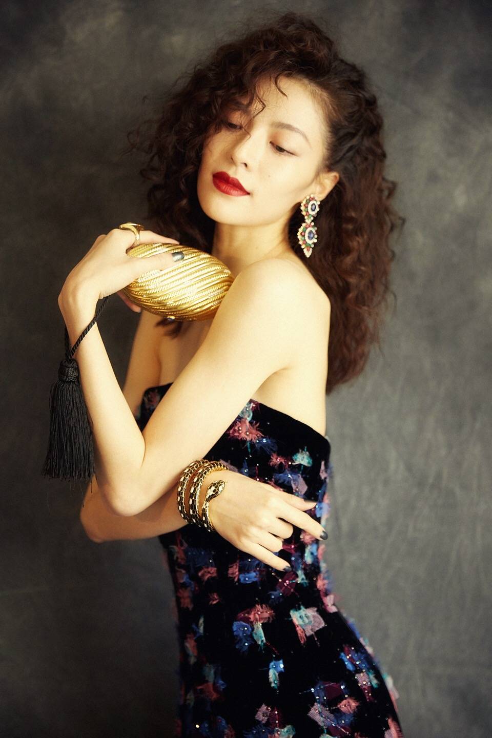 钟楚曦穿深V礼服狂秀事业线！她曼妙身材性感妖艳-3