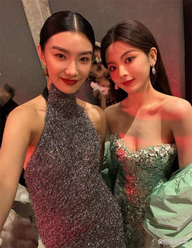 杨超越抹胸装惊艳全网，25岁丰满身材引发热议-3