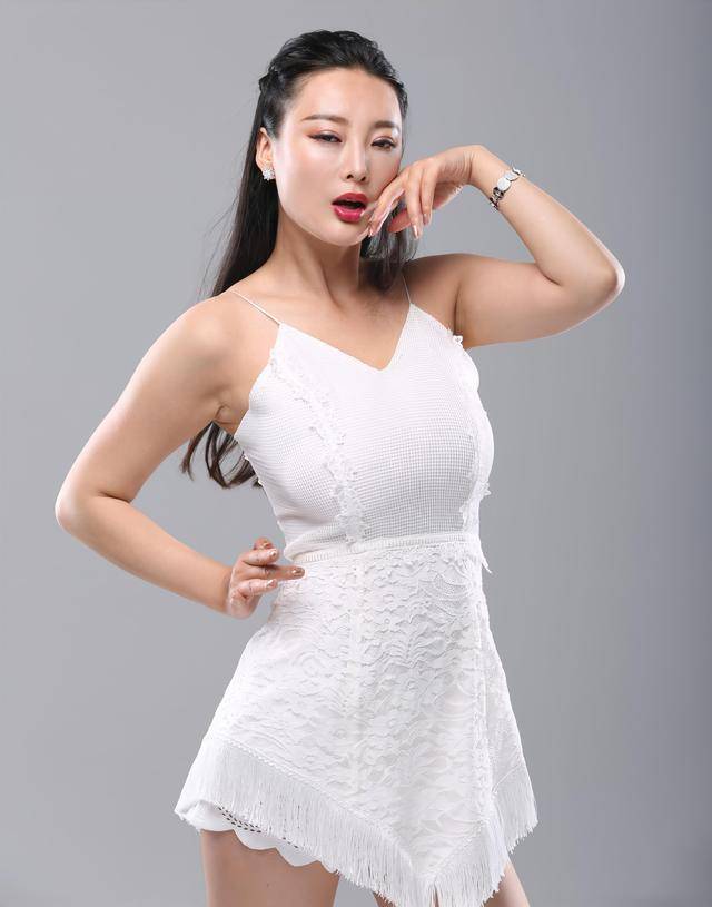 内娱拥有魔鬼身材的5位绝色女星，每一个都身材火辣