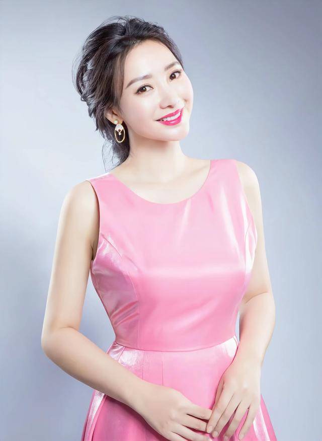 内娱拥有魔鬼身材的5位绝色女星，每一个都身材火辣