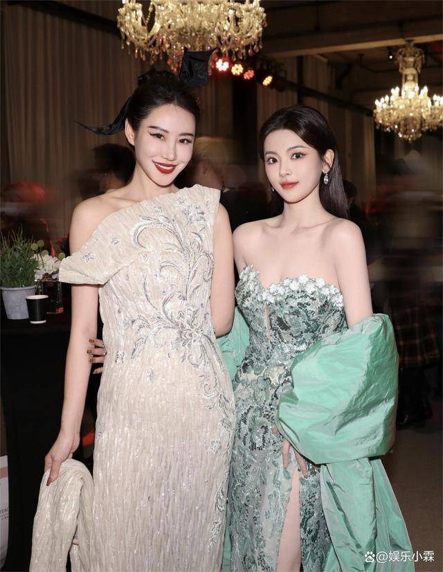 杨超越抹胸装惊艳全网，25岁丰满身材引发热议-7