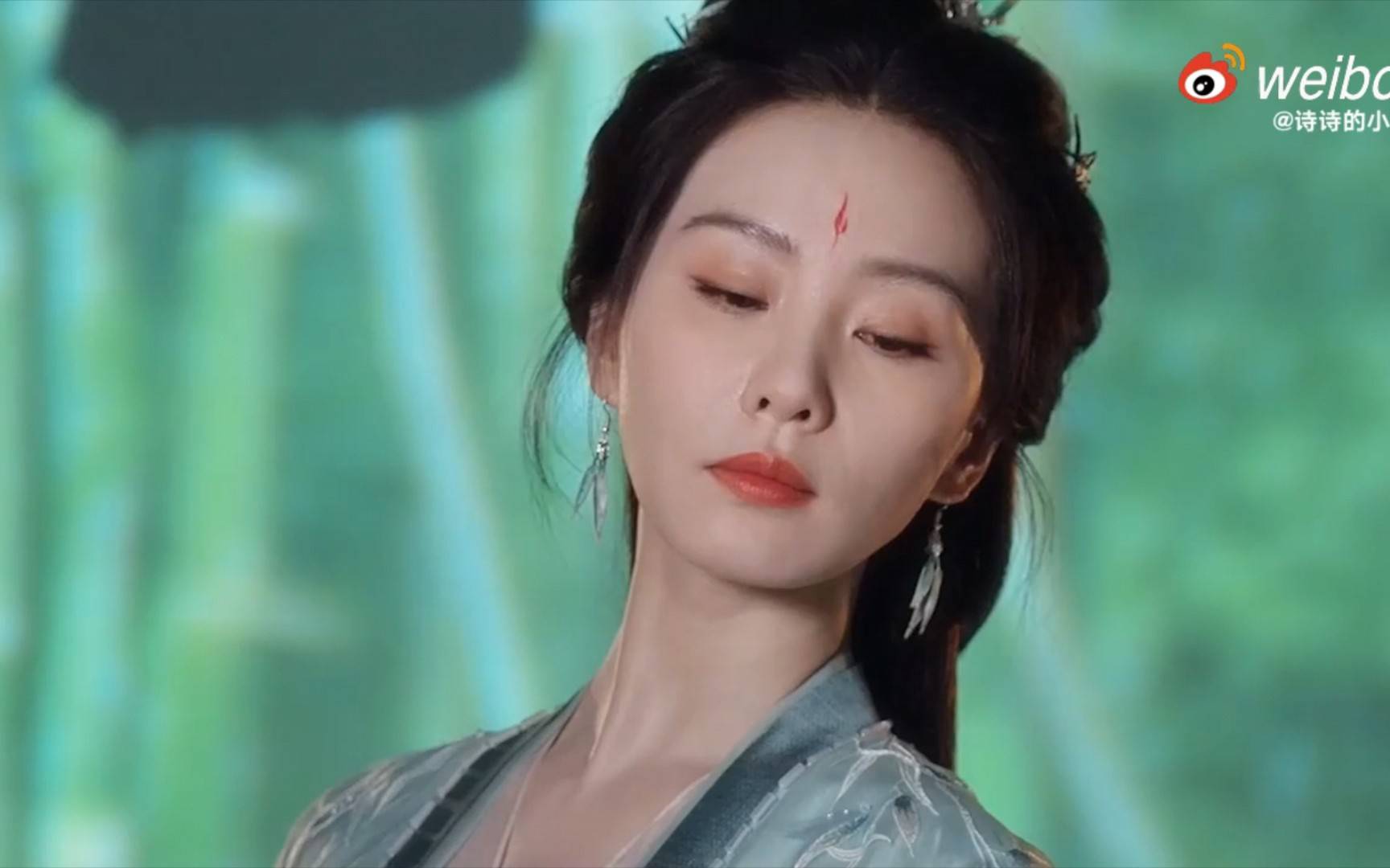 刘诗诗一袭红衣国色天姿好妩媚！她历年古装造型更美爆了-17