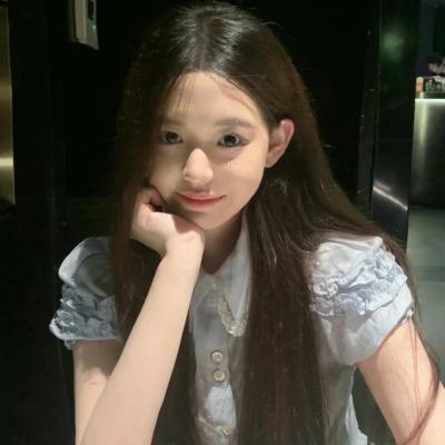 太子妃和皇上在小树上打架 这真是有伤风化