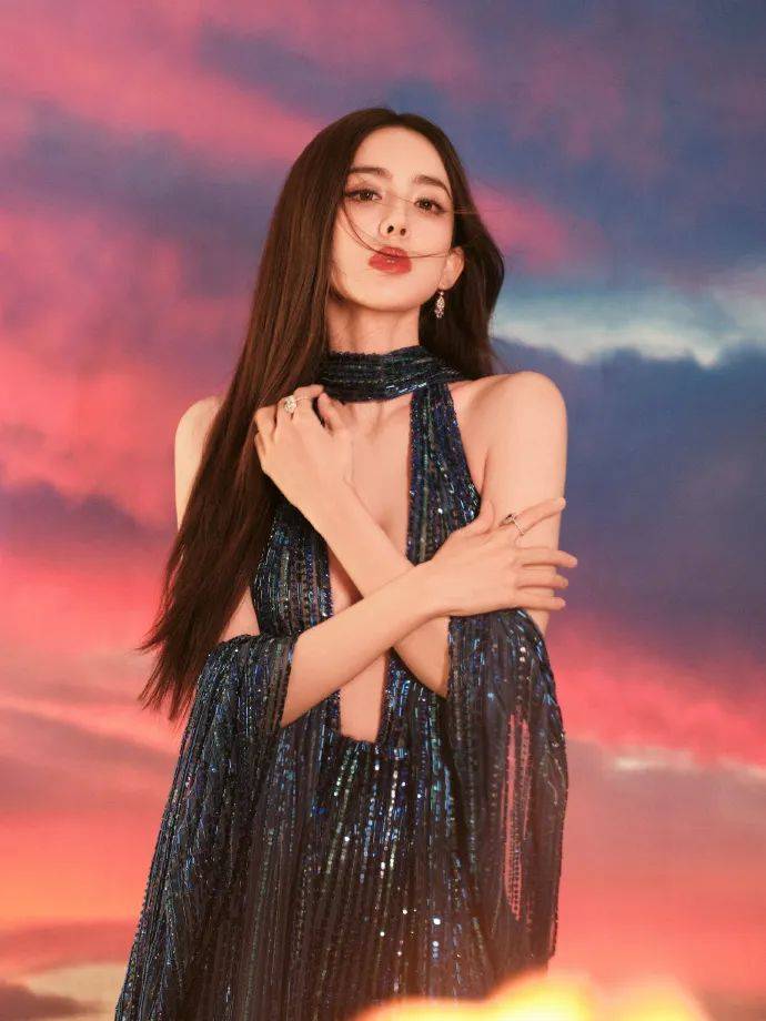 李冰冰娜扎周也徐若晗惊艳合影！和颂四美谁最性感火辣？-7