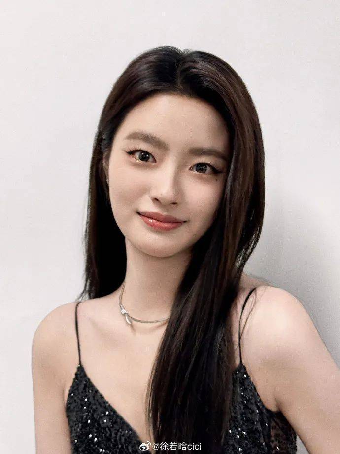 李冰冰娜扎周也徐若晗惊艳合影！和颂四美谁最性感火辣？-9