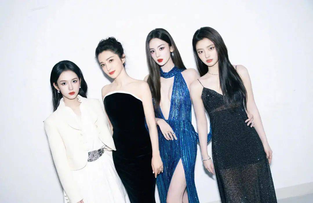 李冰冰娜扎周也徐若晗惊艳合影！和颂四美谁最性感火辣？-1