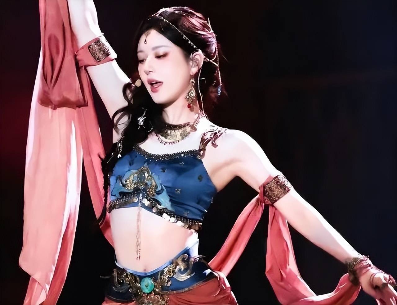 赵露思COS敦煌神女！露脐装秀小蛮腰雪肌白嫩真拼-6