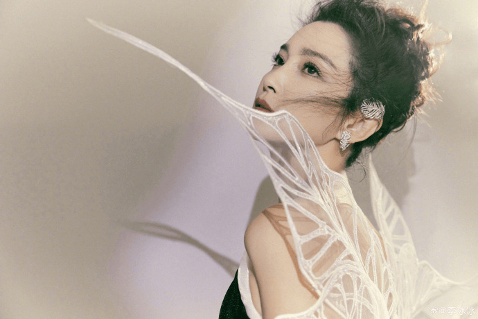 李冰冰娜扎周也徐若晗惊艳合影！和颂四美谁最性感火辣？-3