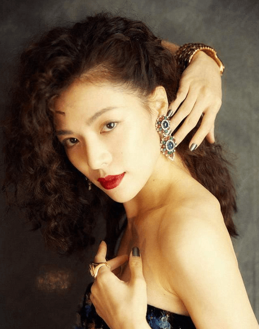 从芳华到热剧中武媚娘!美女钟楚曦不仅光靠性感火辣