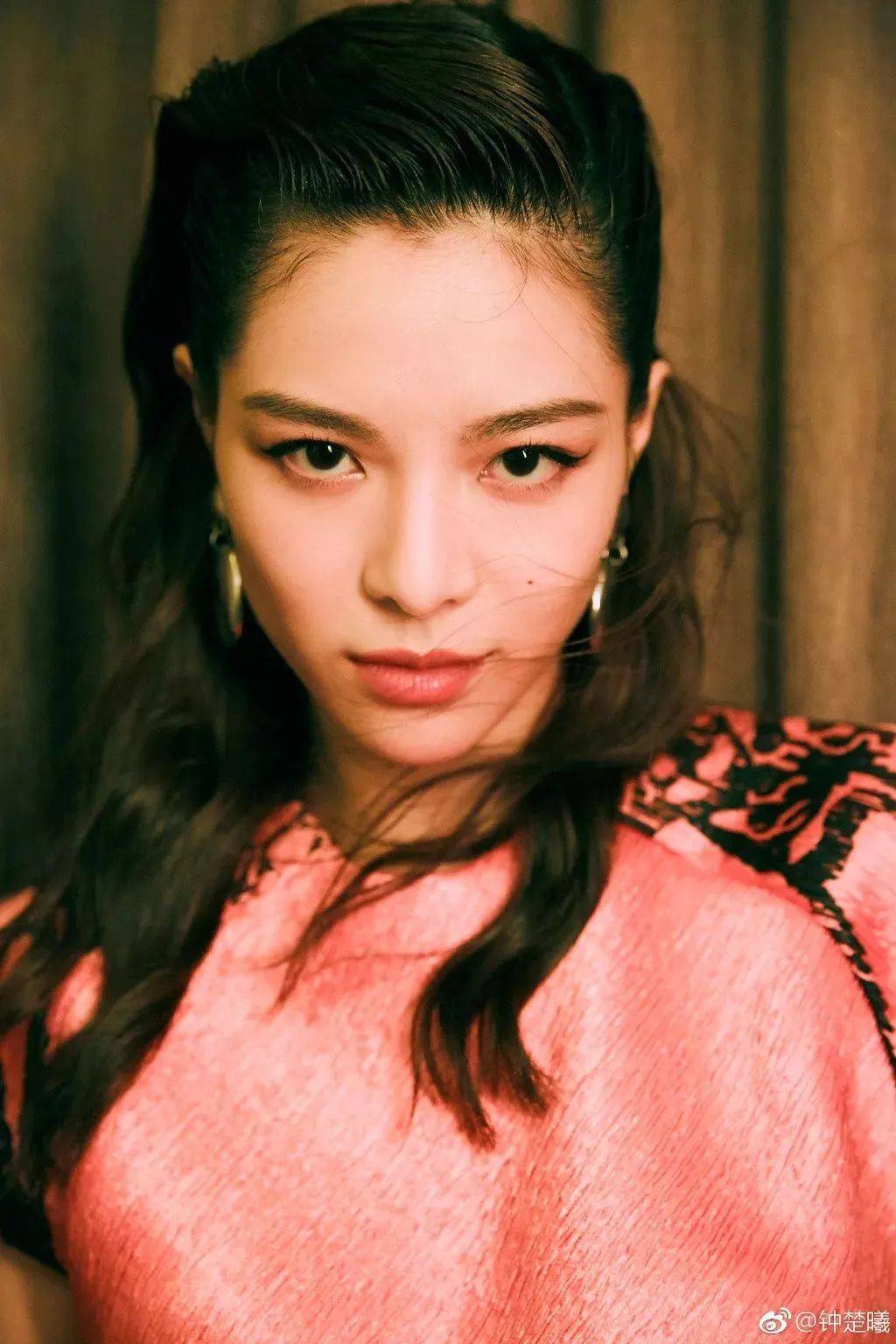 从芳华到热剧中武媚娘！美女钟楚曦不仅光靠性感火辣-16