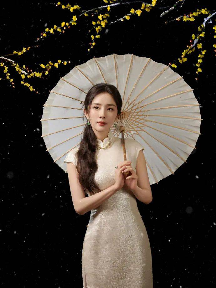 杨幂河南春晚唐装超美！妩媚妖娆美得令人窒息