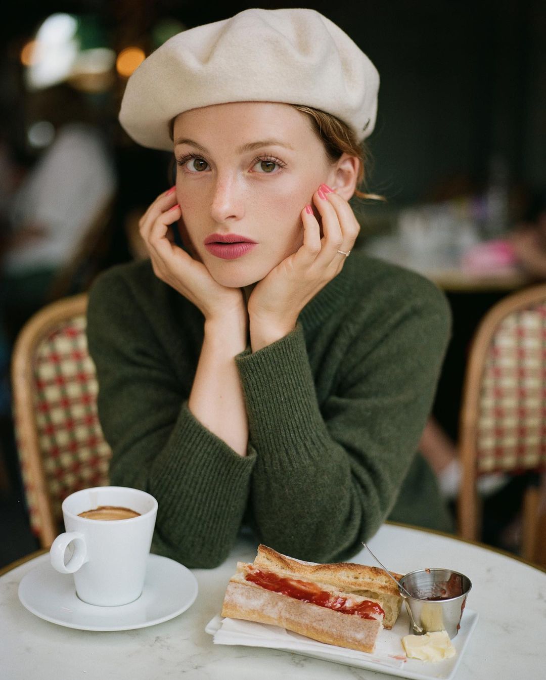 开春就这样穿！在法国女生Camille Yolaine的穿搭页面中找到造型灵感