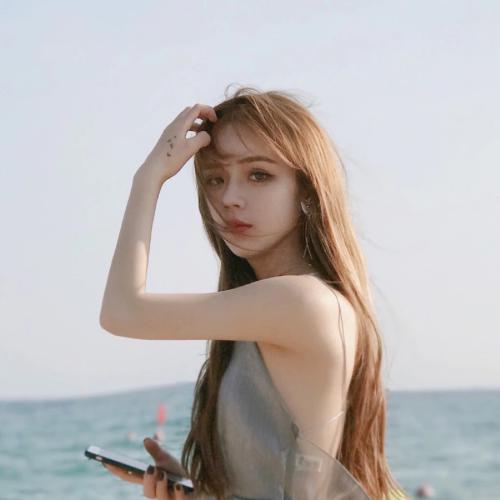 老师辅导作业下面学生开小差 被发现后糗大了