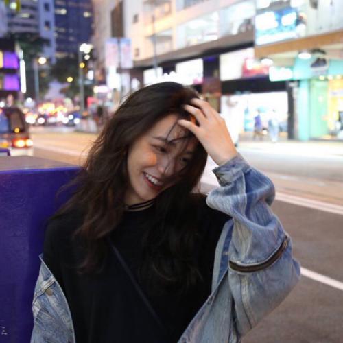 她的秘密被别人发现了 女生输了要给对方玩一个月的电脑