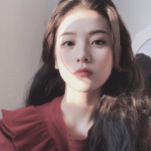 她的秘密被别人发现了 女生输了要给对方玩一个月的电脑