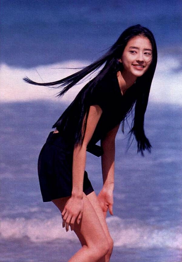 日版《恶作剧之吻》最美女二，被称为“初代玉女掌门人”的小泽真珠为什么在美貌巅峰时被大众遗忘？