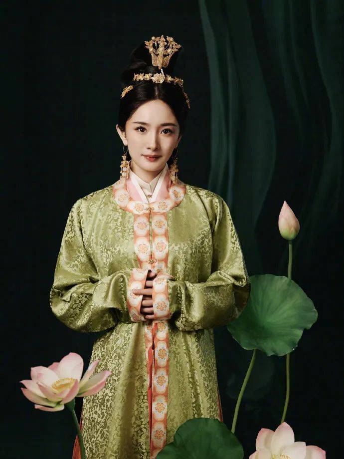 杨幂河南春晚唐装超美！妩媚妖娆美得令人窒息