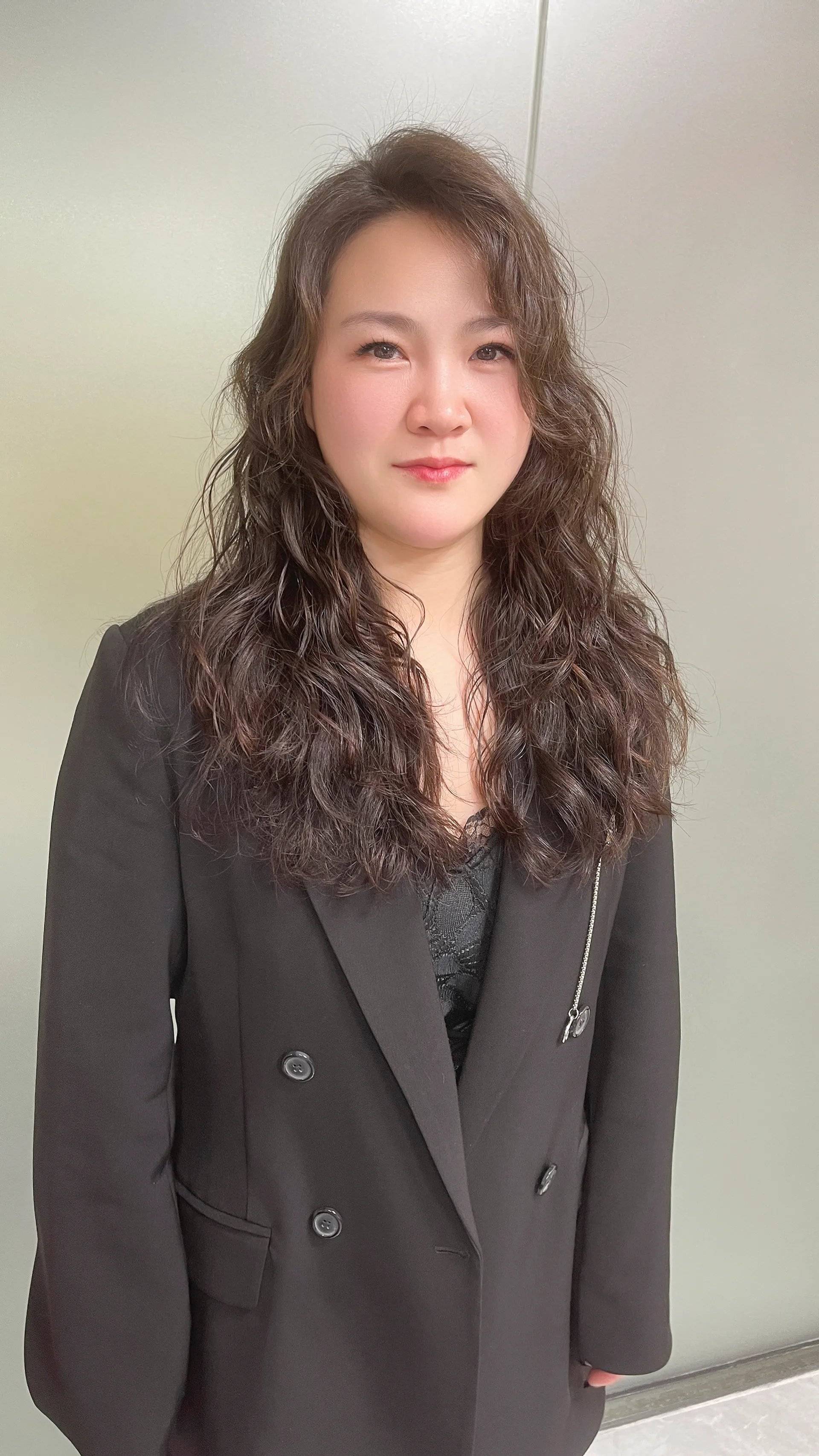 2024选择这4款最新爆款发型推荐,教你展现时尚与气质-5 2024选择这4款最新爆款发型推荐,教你展现时尚与气质