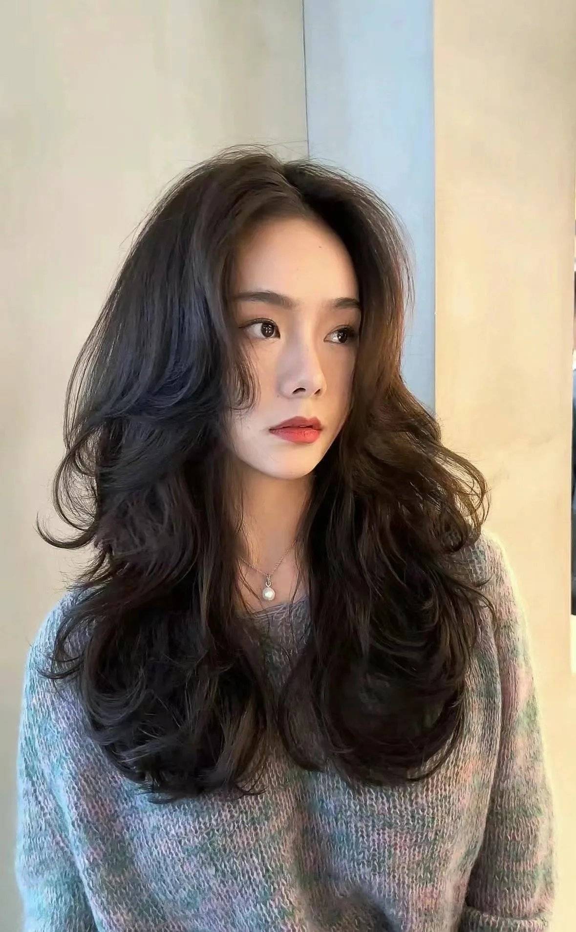 2024选择这4款最新爆款发型推荐,教你展现时尚与气质-9 2024选择这4款最新爆款发型推荐,教你展现时尚与气质